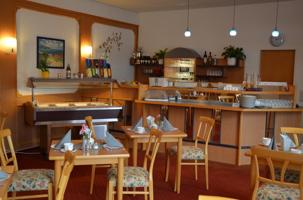 Hotel-Pension Pastow Garni Broderstorf Экстерьер фото