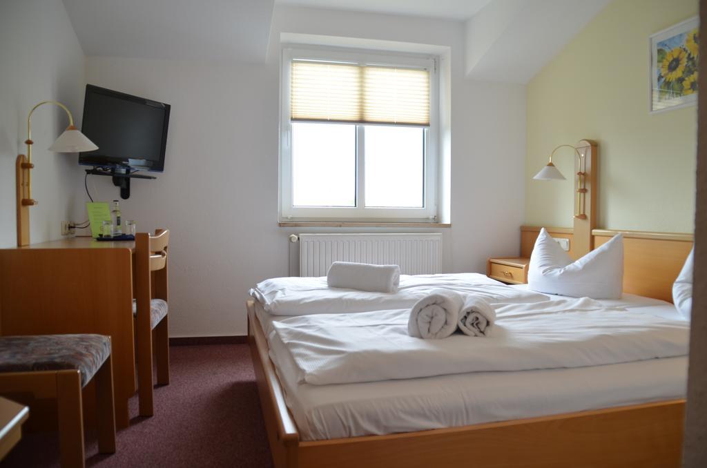 Hotel-Pension Pastow Garni Broderstorf Экстерьер фото