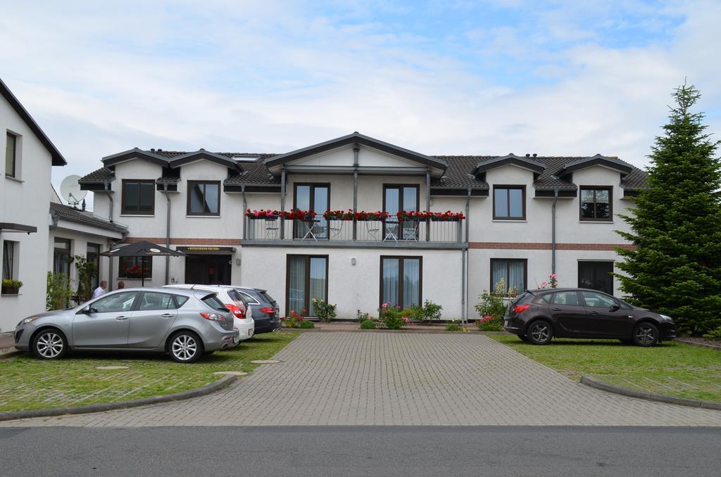 Hotel-Pension Pastow Garni Broderstorf Экстерьер фото