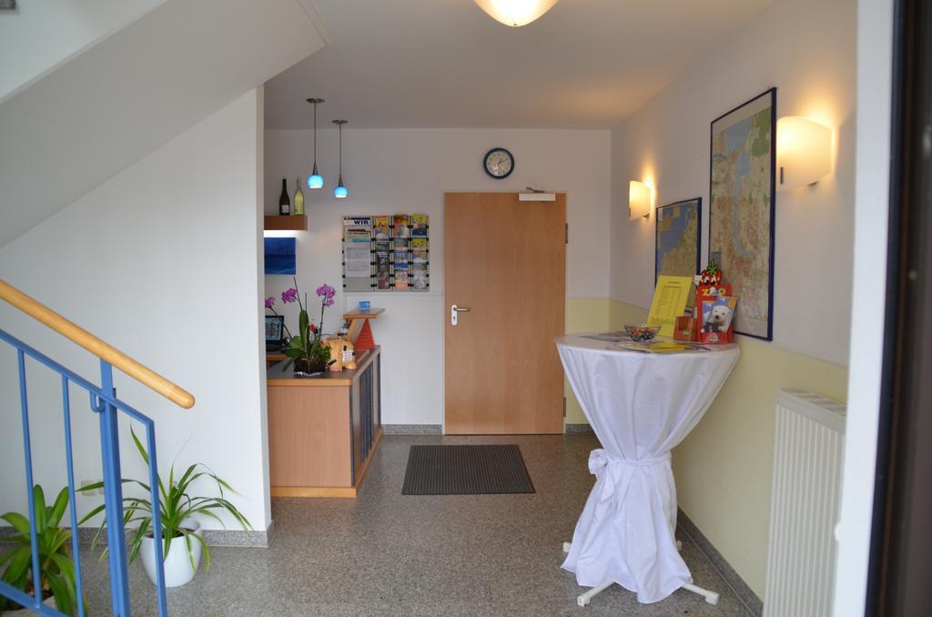 Hotel-Pension Pastow Garni Broderstorf Экстерьер фото