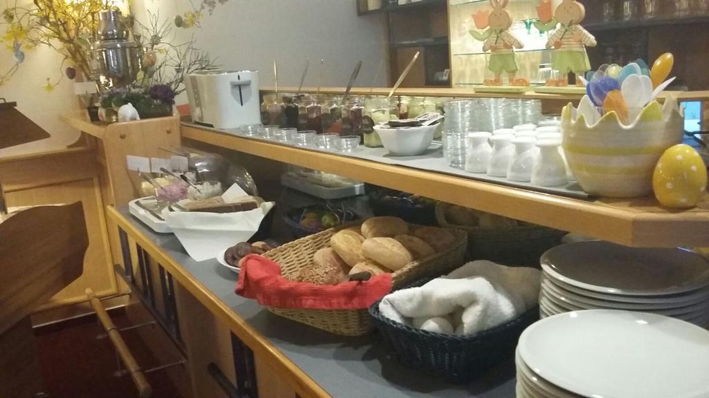 Hotel-Pension Pastow Garni Broderstorf Экстерьер фото