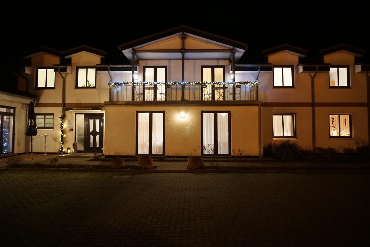 Hotel-Pension Pastow Garni Broderstorf Экстерьер фото