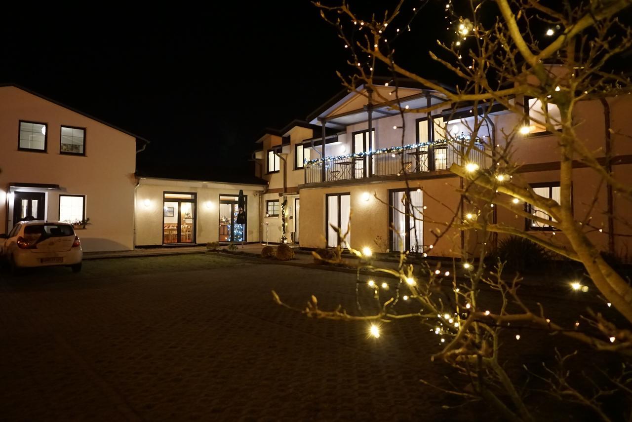 Hotel-Pension Pastow Garni Broderstorf Экстерьер фото