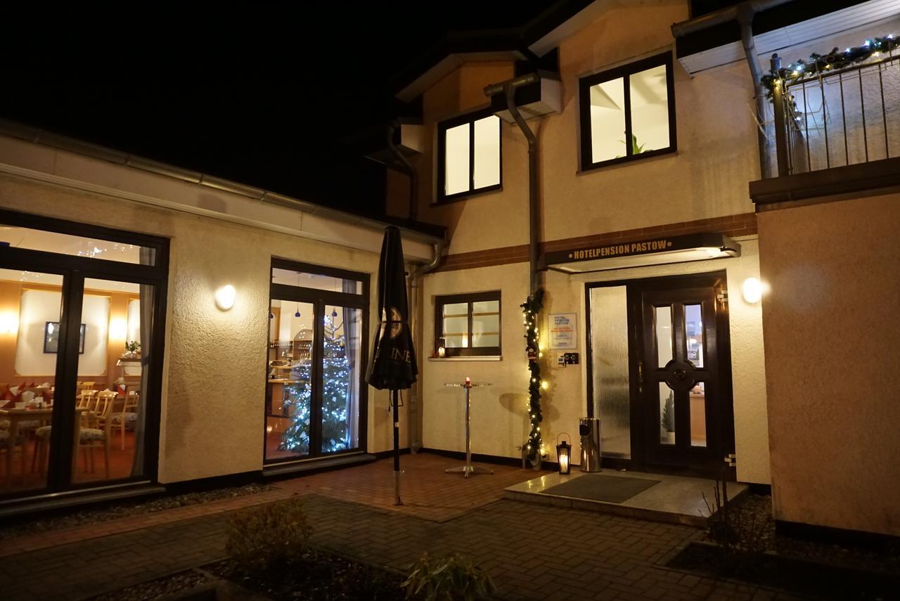 Hotel-Pension Pastow Garni Broderstorf Экстерьер фото