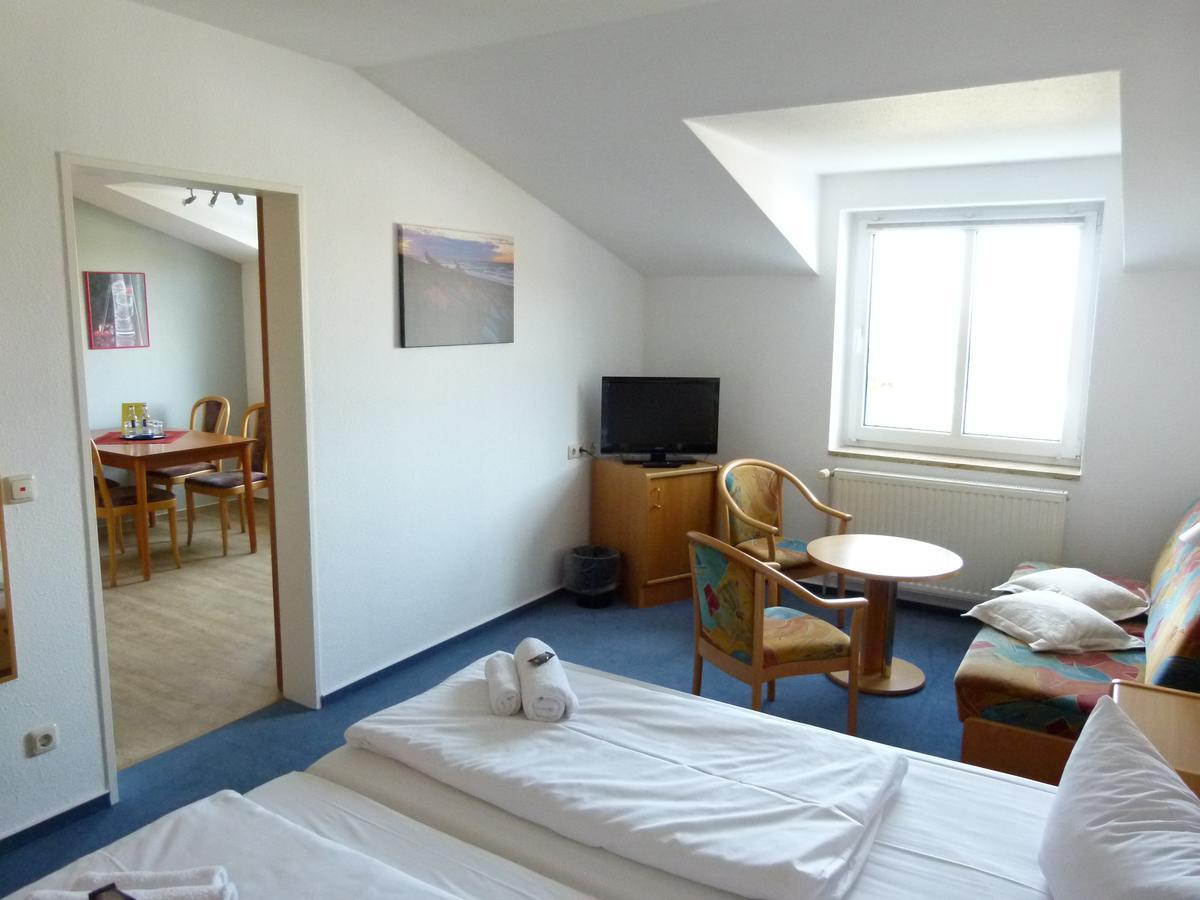 Hotel-Pension Pastow Garni Broderstorf Экстерьер фото