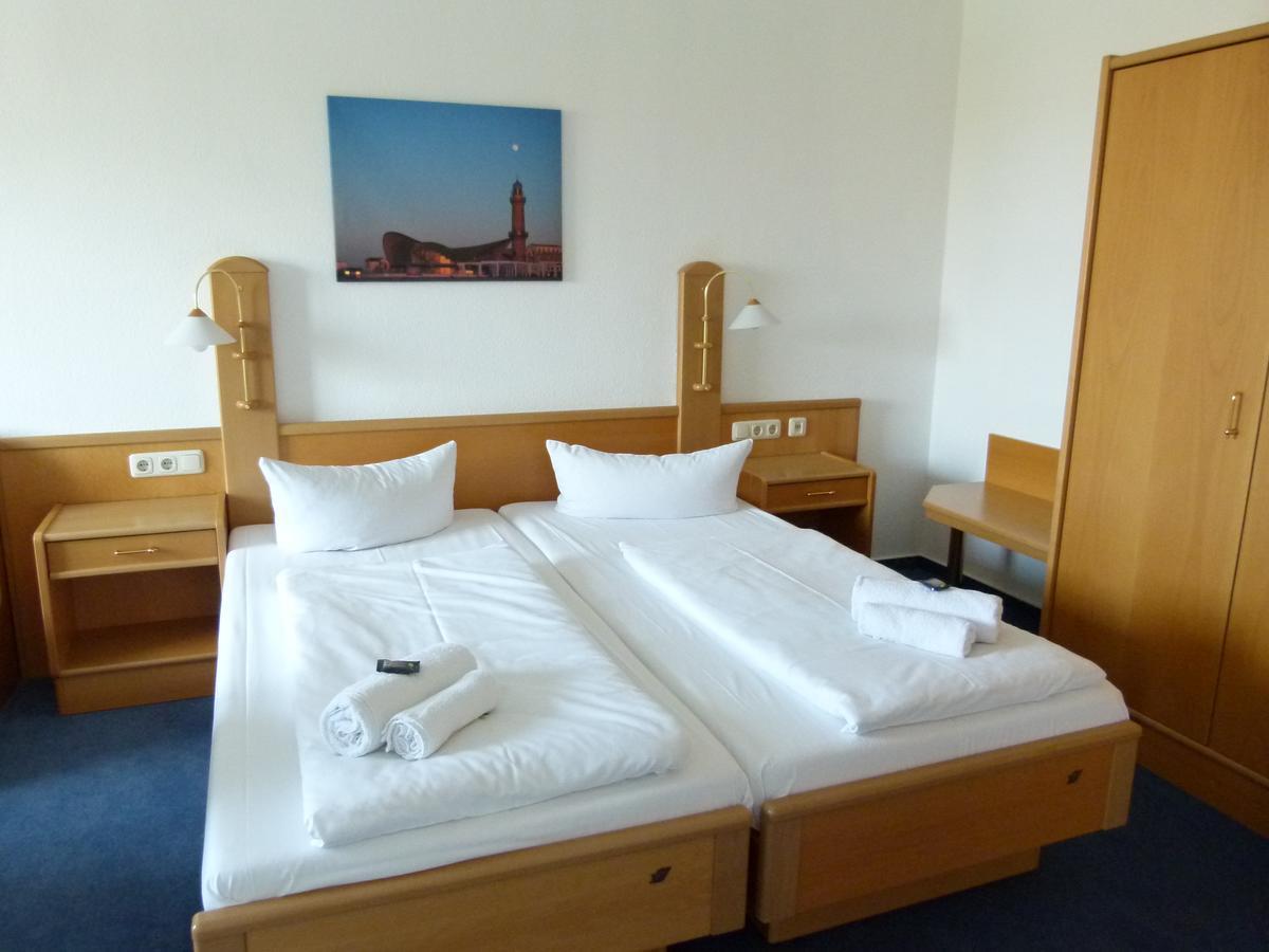 Hotel-Pension Pastow Garni Broderstorf Экстерьер фото